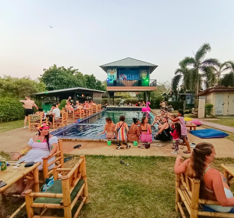 Wet! A Pool Party Hostel By Wild & Wandering Haad Rin Zewnętrze zdjęcie