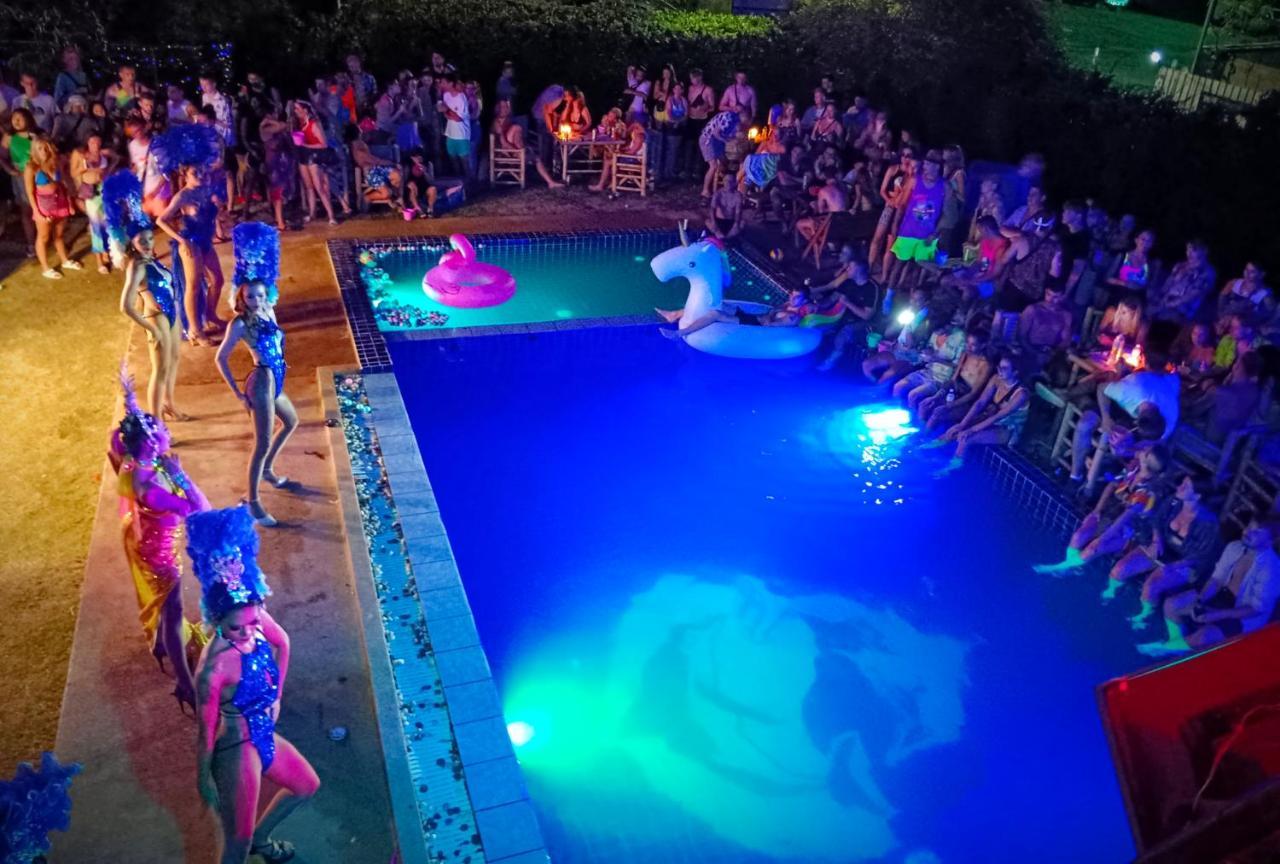 Wet! A Pool Party Hostel By Wild & Wandering Haad Rin Zewnętrze zdjęcie